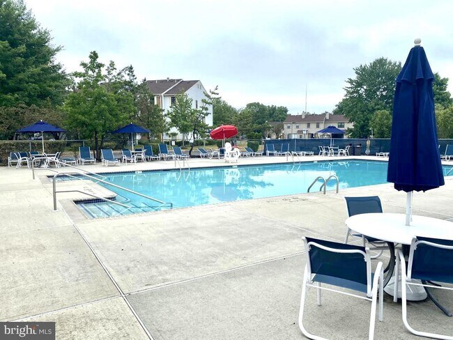 Swimming Pool - 32 Scherer Ct