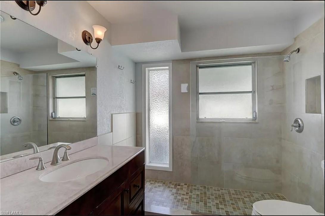 Building Photo - 3919 SE 9th Ct