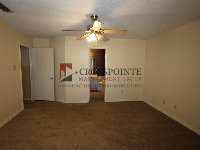 Building Photo - 2 Bedroom 2.5 Bath Townhome, Tyler TX!