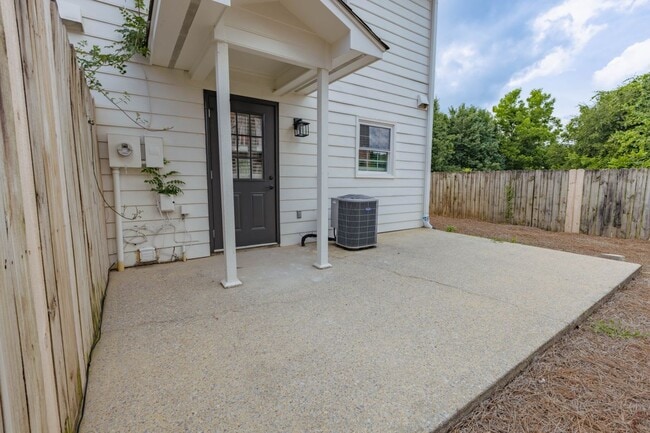 Building Photo - 1415 2nd E Ct