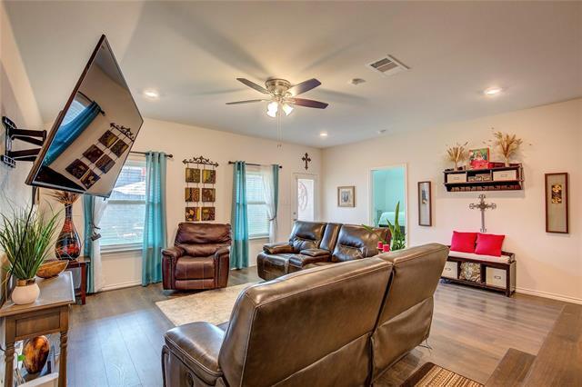 Building Photo - 1004 Basswood Ln