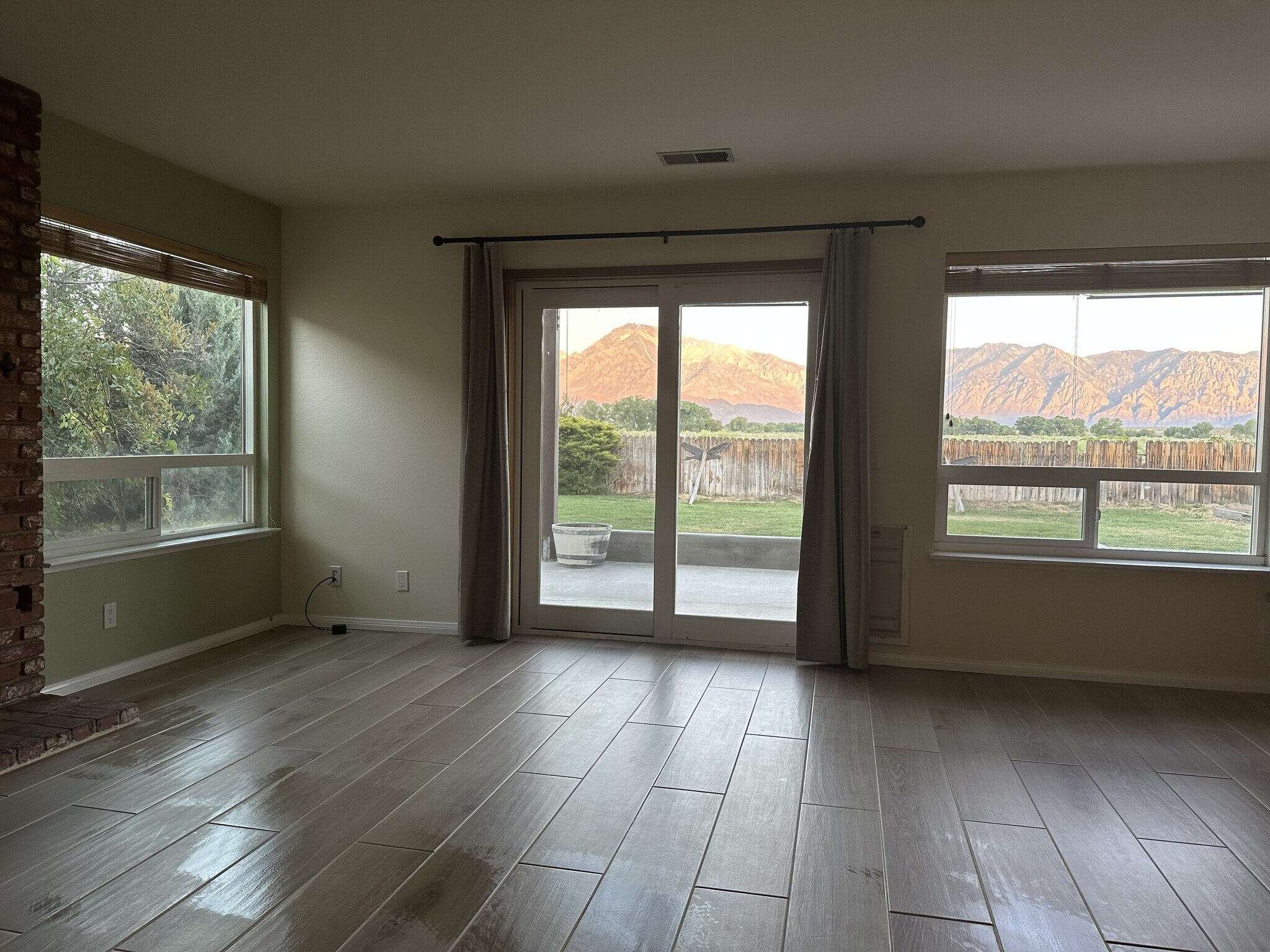 Building Photo - 1631 Shoshone Dr