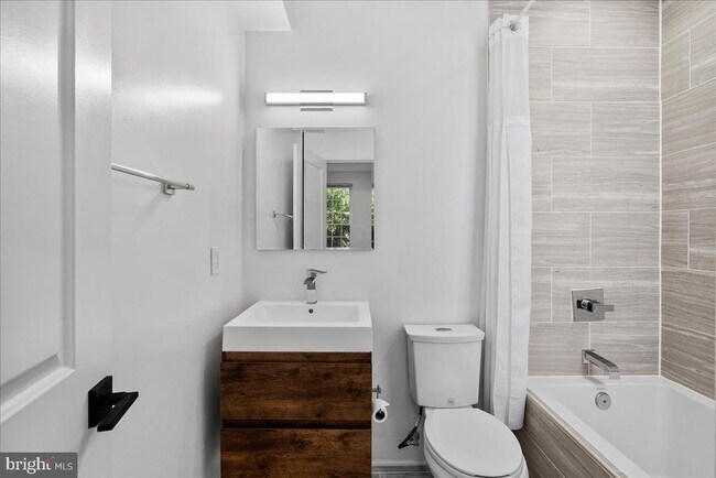 Building Photo - 1222 Wylie St NE