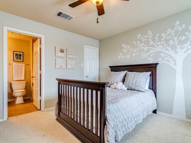 Building Photo - 611 Boca Chica Dr