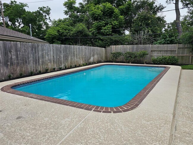 Building Photo - 3519 Latma Dr