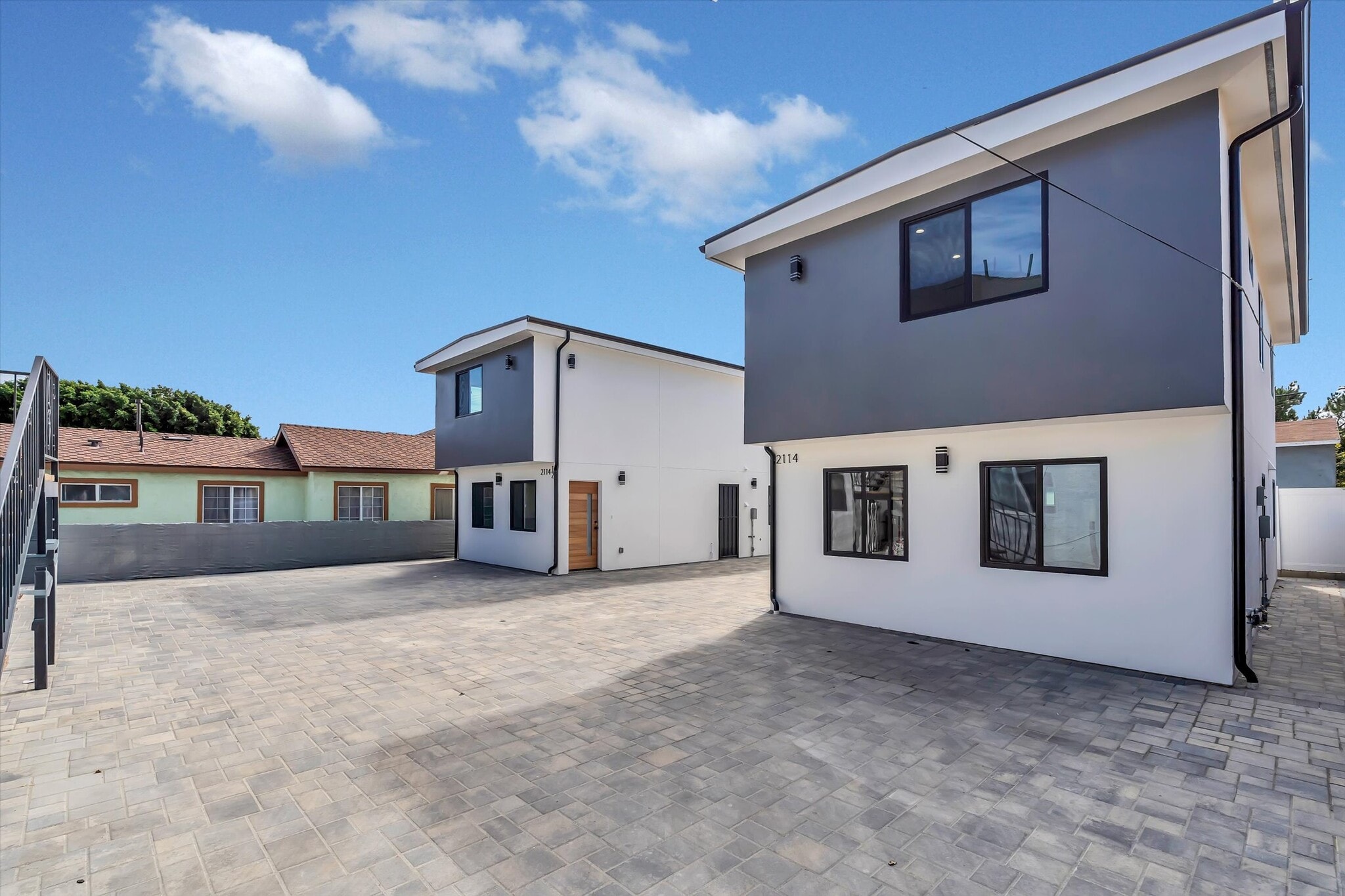 Building Photo - 2116 E 2nd St