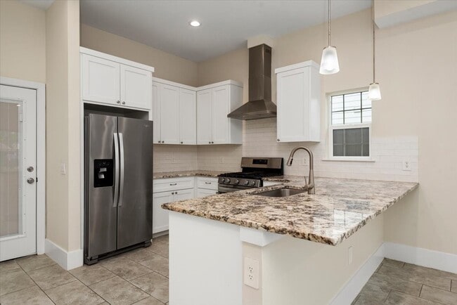 Building Photo - 2202 Lynnfield St