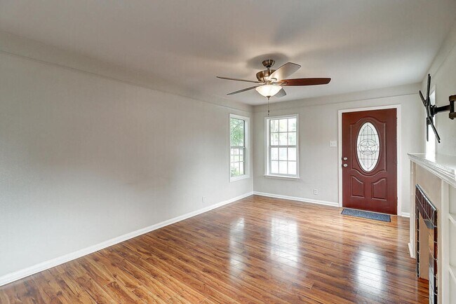 Building Photo - 722 Ralston Ave