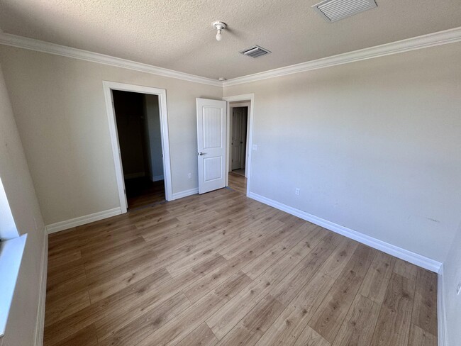 Building Photo - 8289 Vaulting Dr