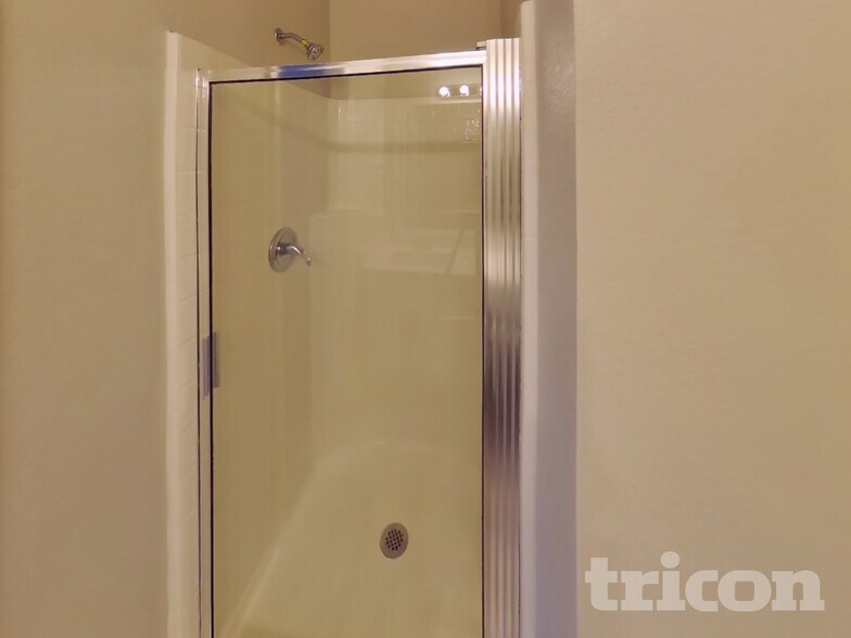 Building Photo - 327 Moss Hill Dr