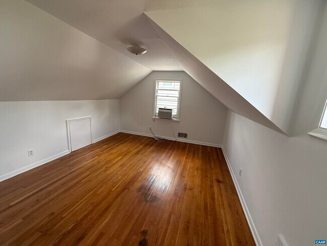 Building Photo - 913 Druid Ave