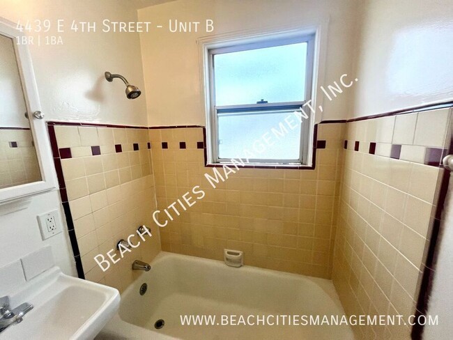 Building Photo - Cute One Bedroom Blocks Away from Beach an...