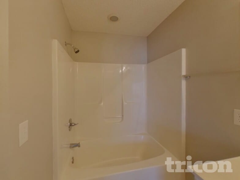 Building Photo - 423 Riverwalk Dr NW
