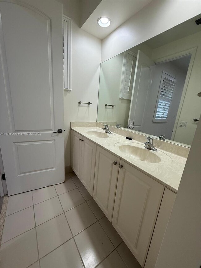 Building Photo - 705 SW 147th Ave