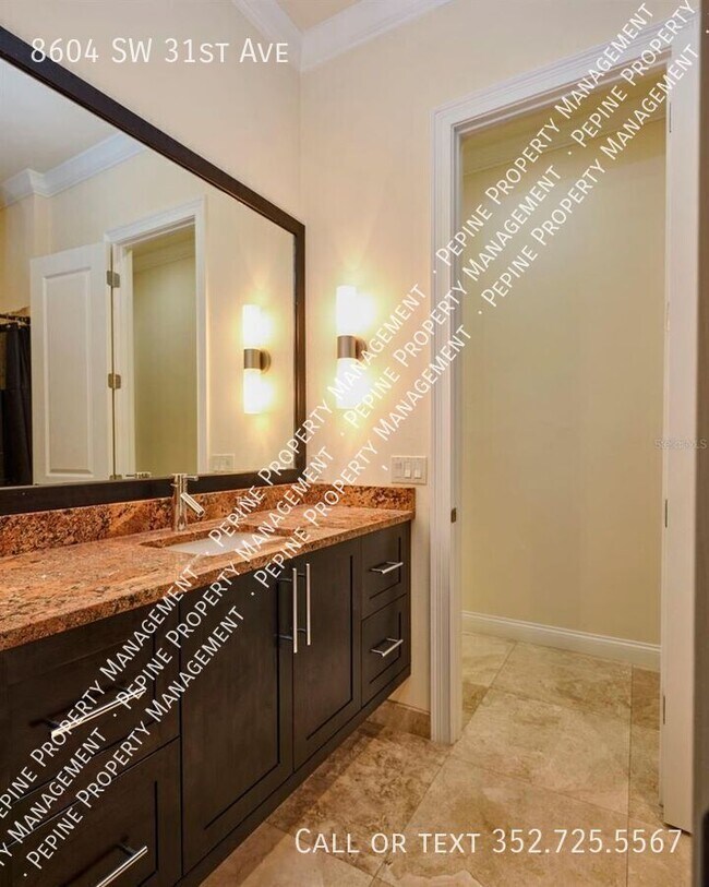 Building Photo - 8604 SW 31st Ave