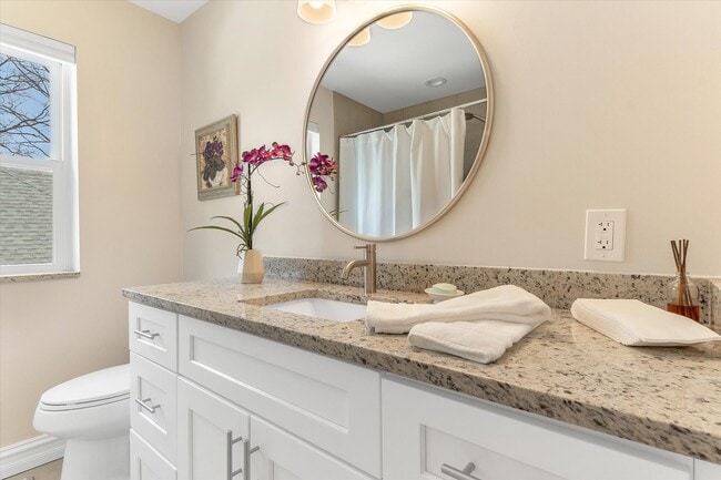 Building Photo - 37440 Curwood Dr