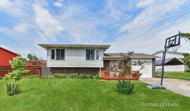 Primary Photo - 2316 Apache Ln