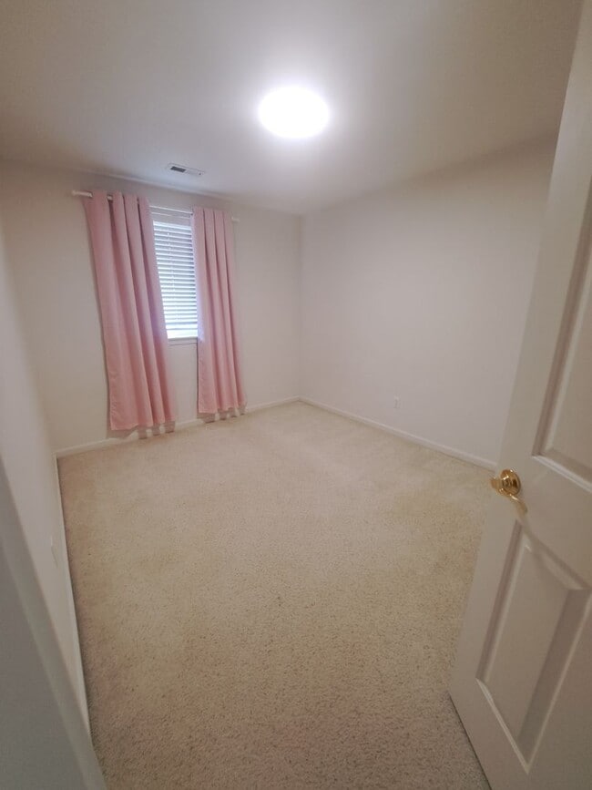 Building Photo - Beautiful setting 4 bedroom A/C Available Now