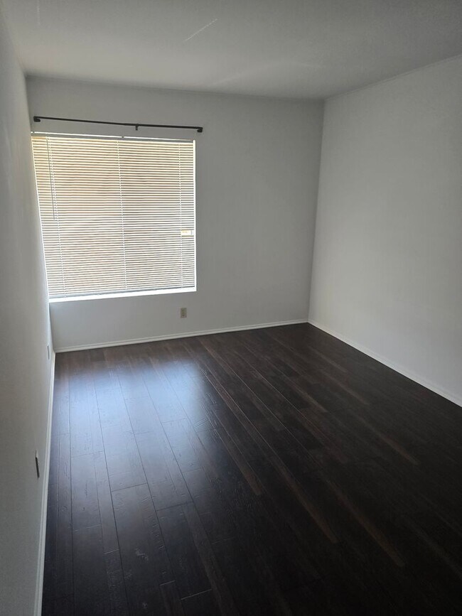 Building Photo - BEAUTIFUL 4 BEDROOM 3 BATH HOUSE. MOVE IN ...