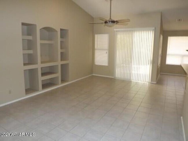 Building Photo - 2471 W Hemlock Way
