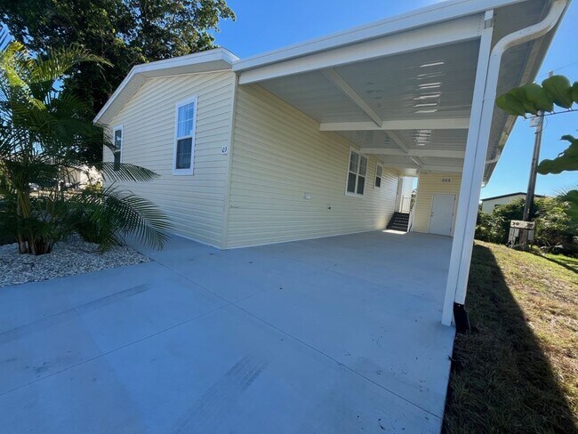 Building Photo - 3 Eland Dr