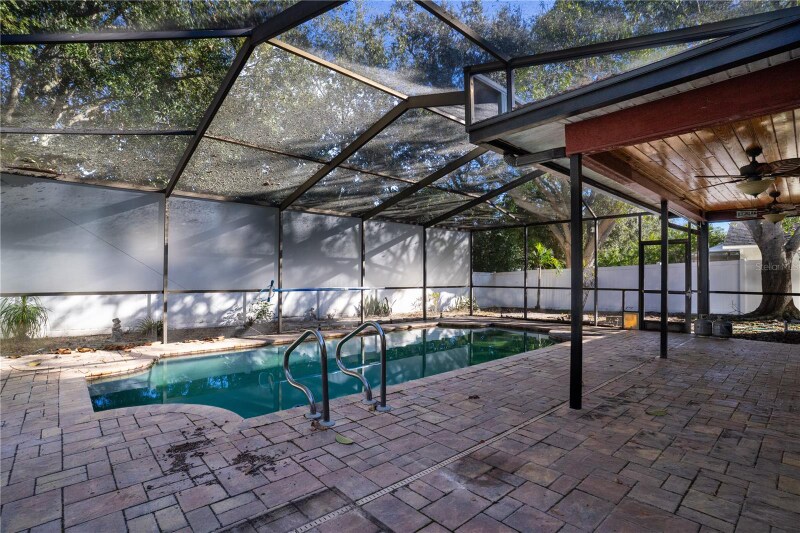 Building Photo - 1410 Club Dr