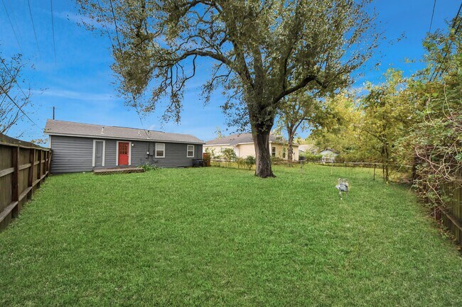 Building Photo - 6817 Anderson St