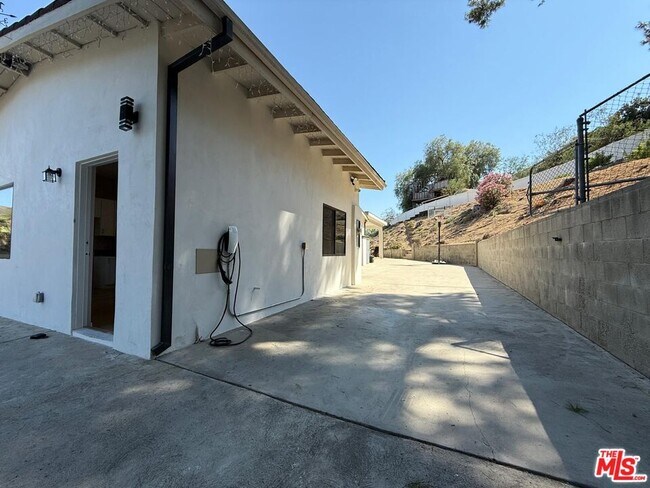 Building Photo - 10212 Kalua Dr