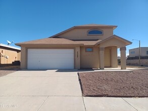 Building Photo - 2300 Honey Dew St