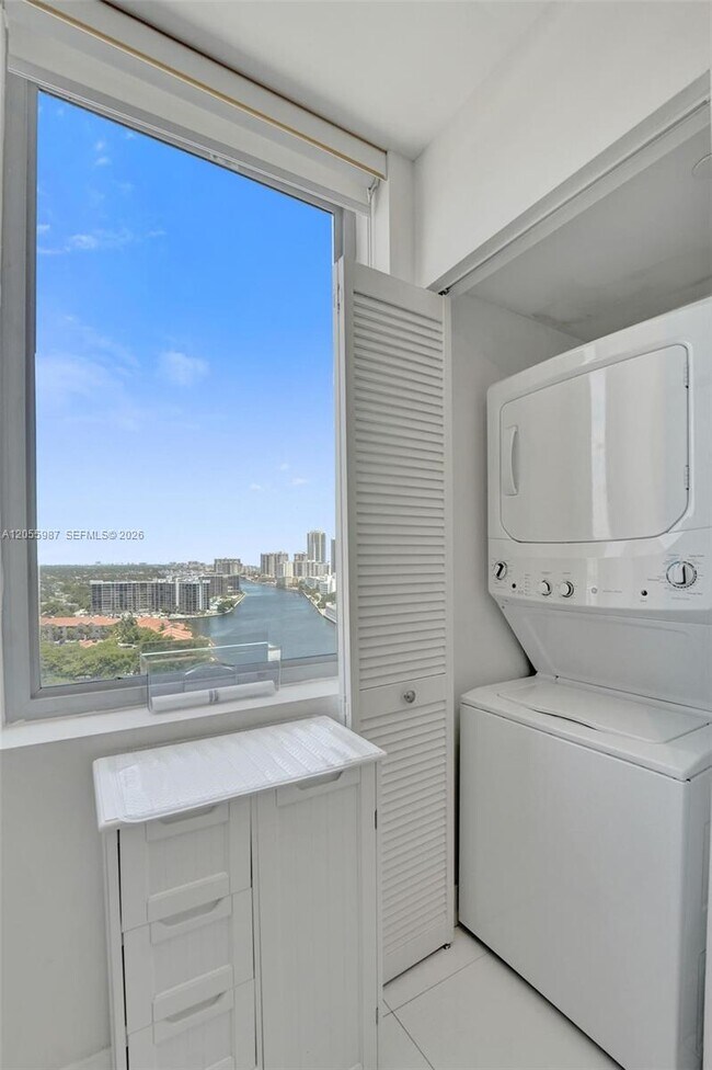 Building Photo - 2600 E Hallandale Beach Blvd