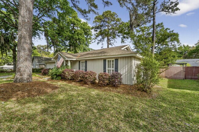 Building Photo - 118 Blue Heron Dr