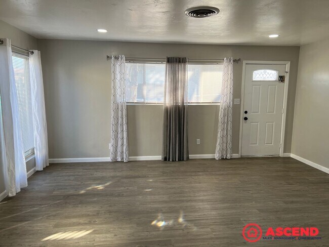 Building Photo - 625 A St