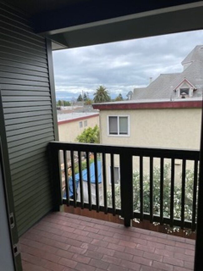 Building Photo - Please call Shami at (415) 225-2543 to sch...