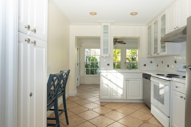 Building Photo - 245 Cortez Rd