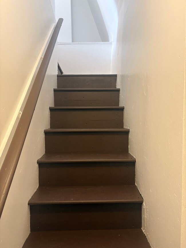 Building Photo - 3rd Floor 1 Bedroom Apartment-York City SD