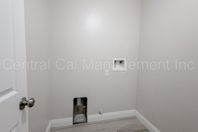 Building Photo - 4 Bedroom/2 Bath Home with Solar - $2695 p...