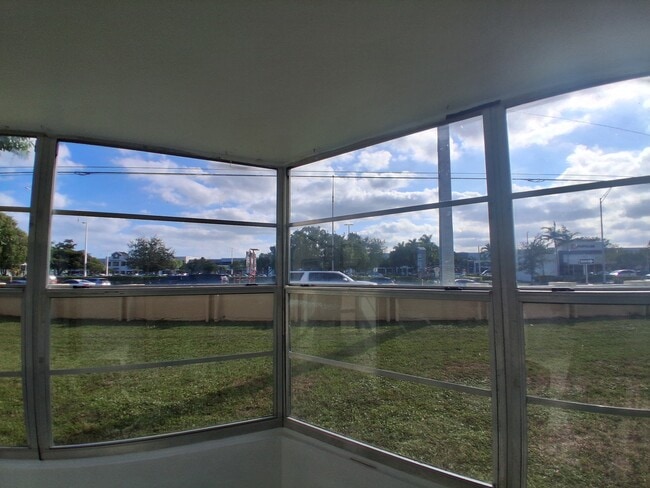 Building Photo - 1605 NE Miami Gardens Dr