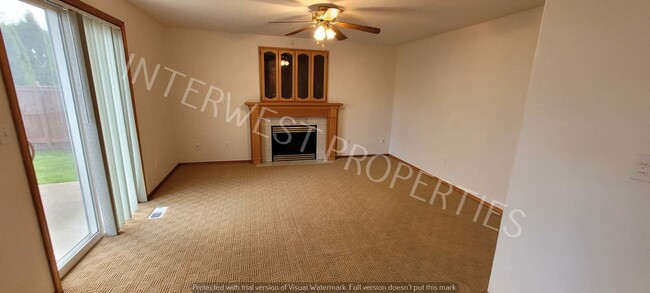 Building Photo - Spacious & Beautiful 4 bd 2.5 ba, 2 Story Battle Ground Home w/ A/C, Fireplace & so much More!