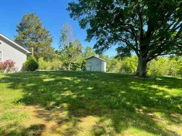 Building Photo - A cozy home w/ 3 beds, 2 bath and a 70 acr...
