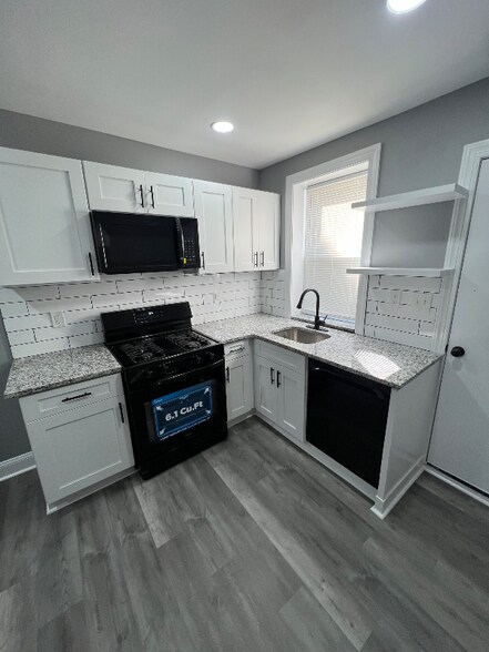 Building Photo - 510 McClellan St