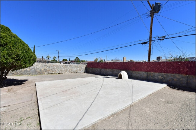 Building Photo - 908 Bolivia St