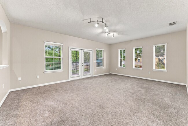 Building Photo - Stunning 3 BR + LOFT / 2.5 BA/ 2-Car-Garage Townhome in GATED community!