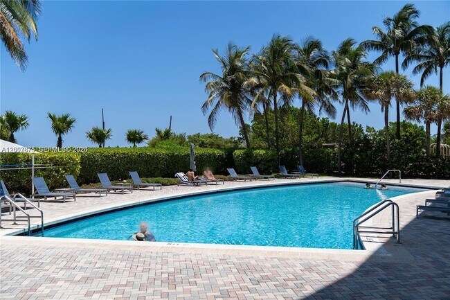 Building Photo - 6515 Collins Ave