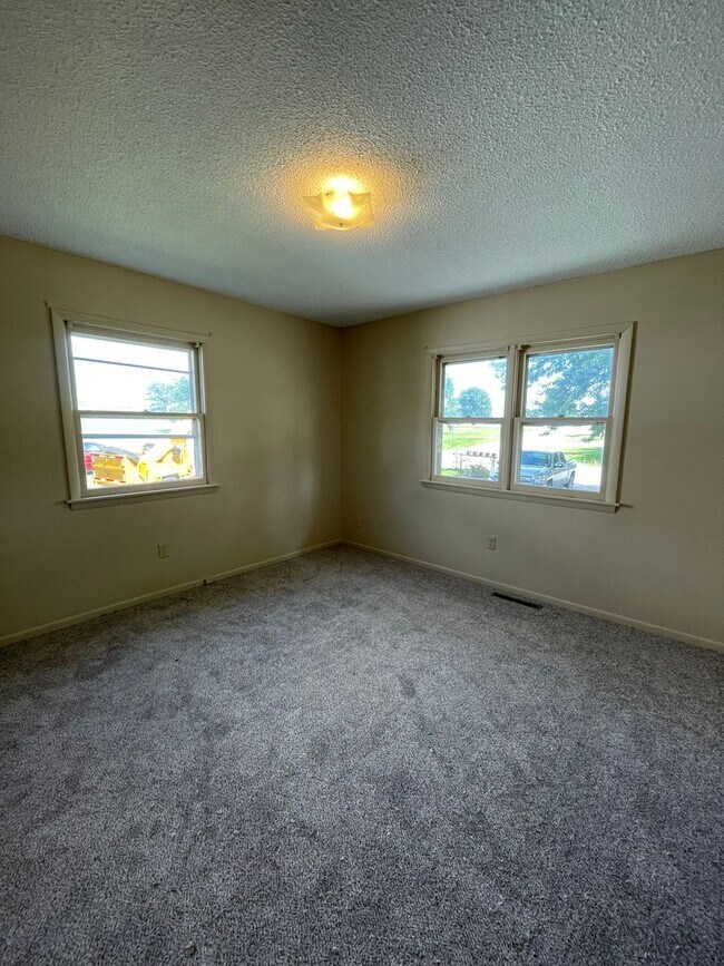 Building Photo - 302 W Neosho St