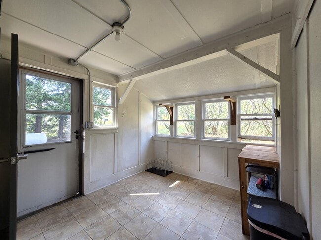 Building Photo - 5782 Bridger Canyon Rd