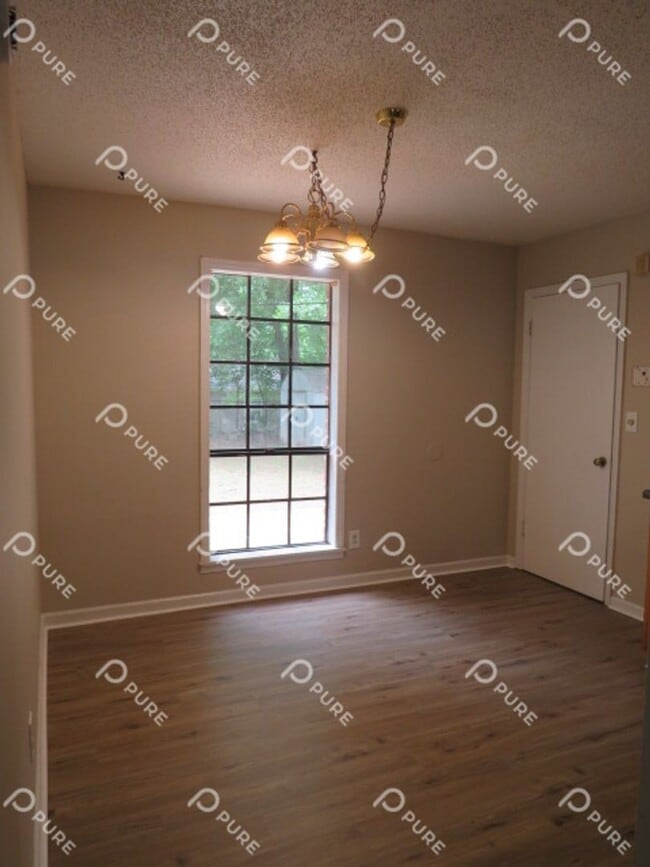 Building Photo - 3606 White Oak Way SW