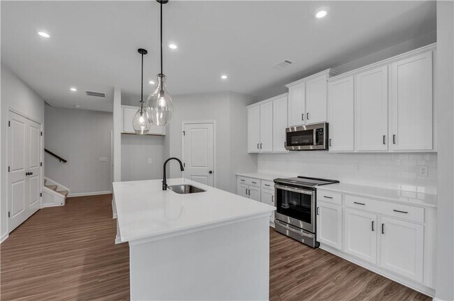 Building Photo - 865 York Aly