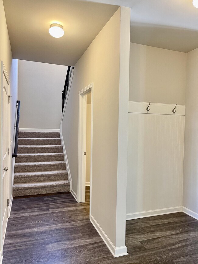 Building Photo - 7260 Silk Tree Pointe