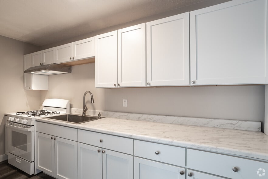 Studio w/ Den, 500sf - The Residences at Elm Street