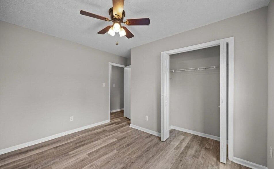 Building Photo - 109 Village Ct